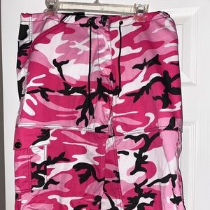 Zumiez pink camo cargo pants